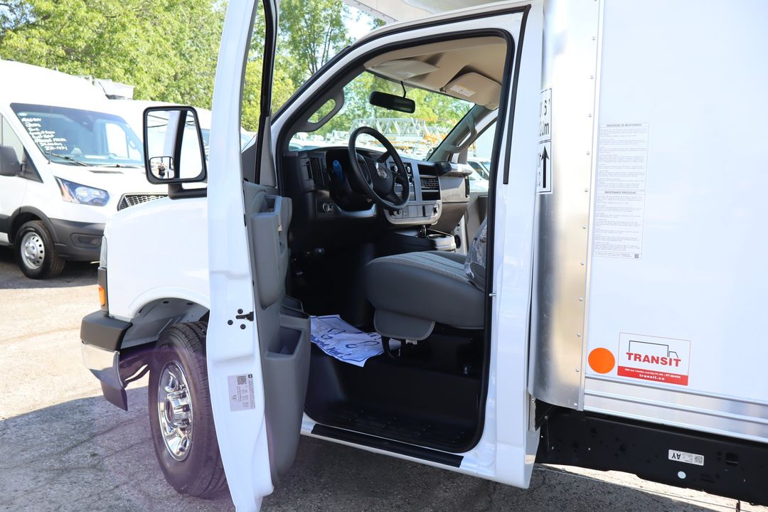 GMC Savana 2026 - Image 15
