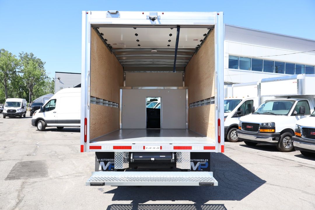 GMC Savana Cargo 2026 - Image 9