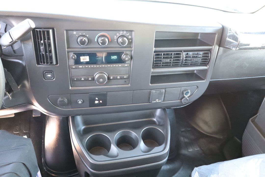 GMC Savana Cargo 2026 - Image 15