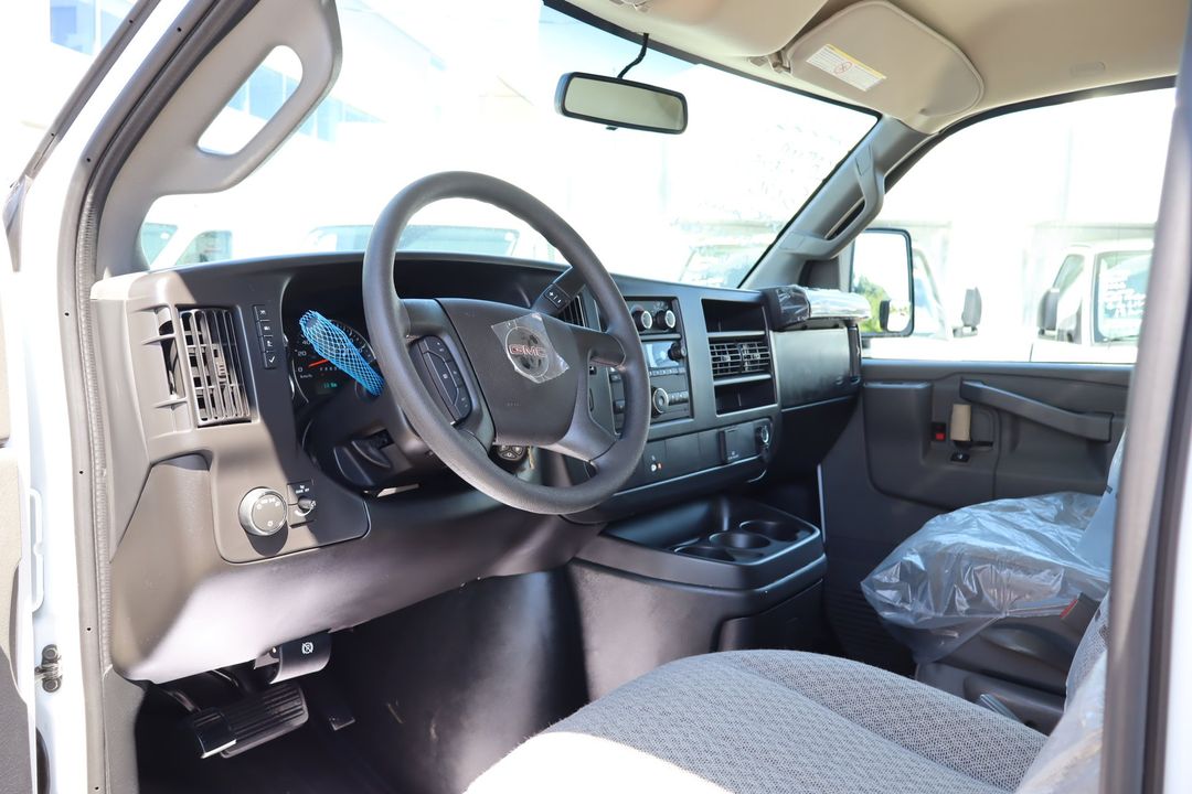 GMC Savana Cargo 2026 - Image 19