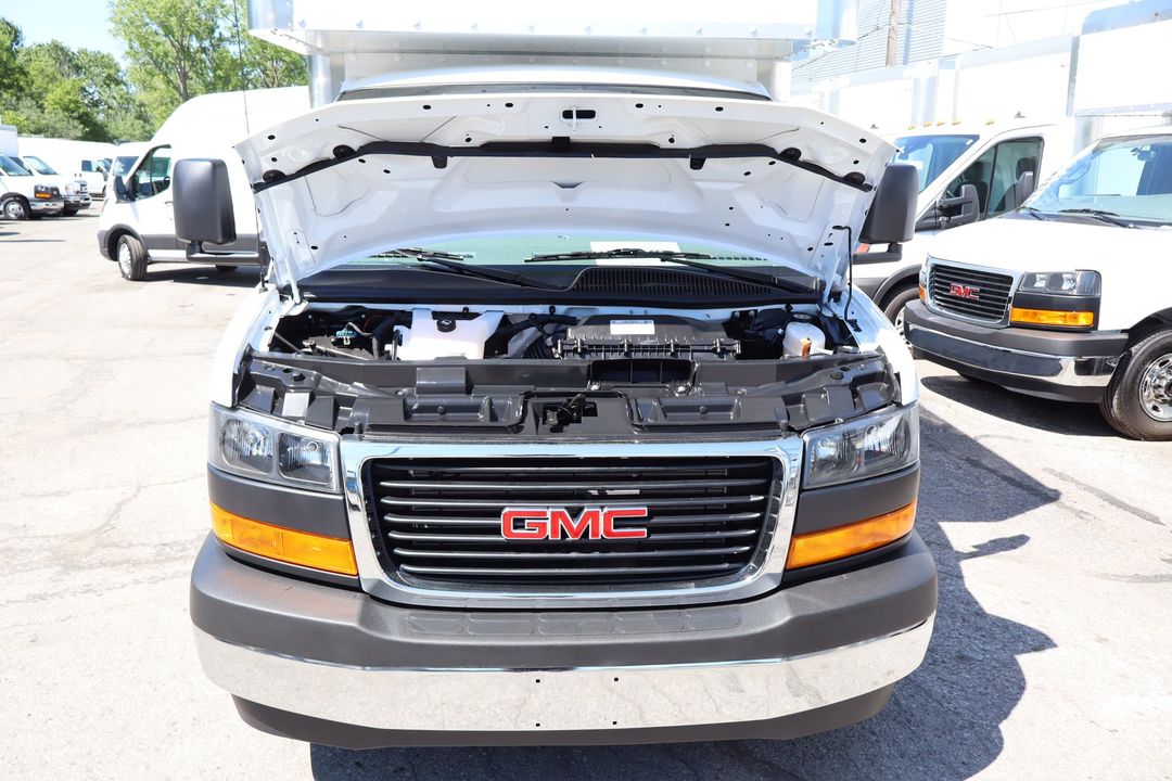 GMC Savana Cargo 2026 - Image 13