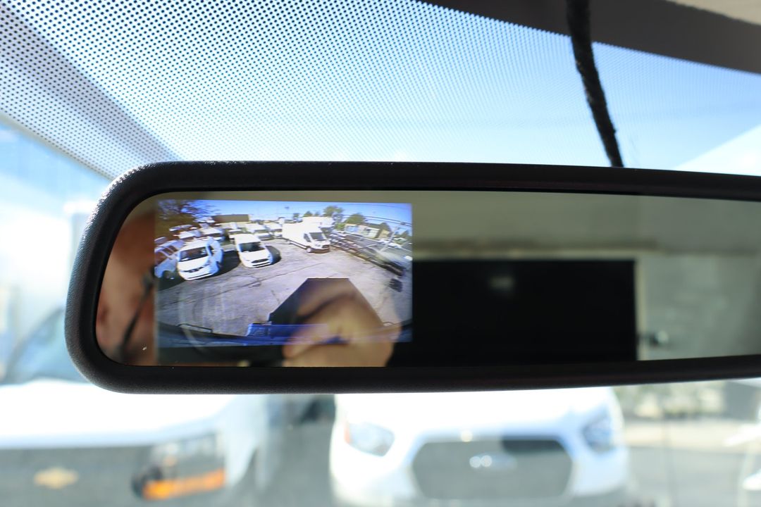GMC Savana 2025 - Image 9