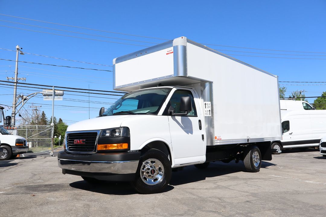 GMC Savana 2025 - Image 25