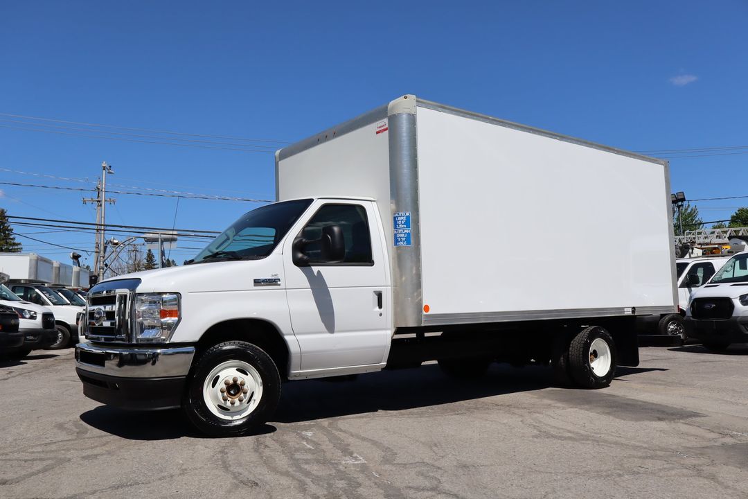 Ford E-Series Econoline Van 2022 - Image 18
