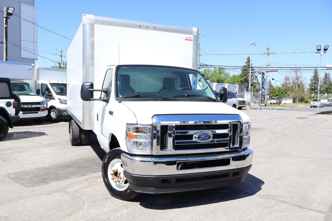 Ford E-Series Econoline Van 2022 - Image 3