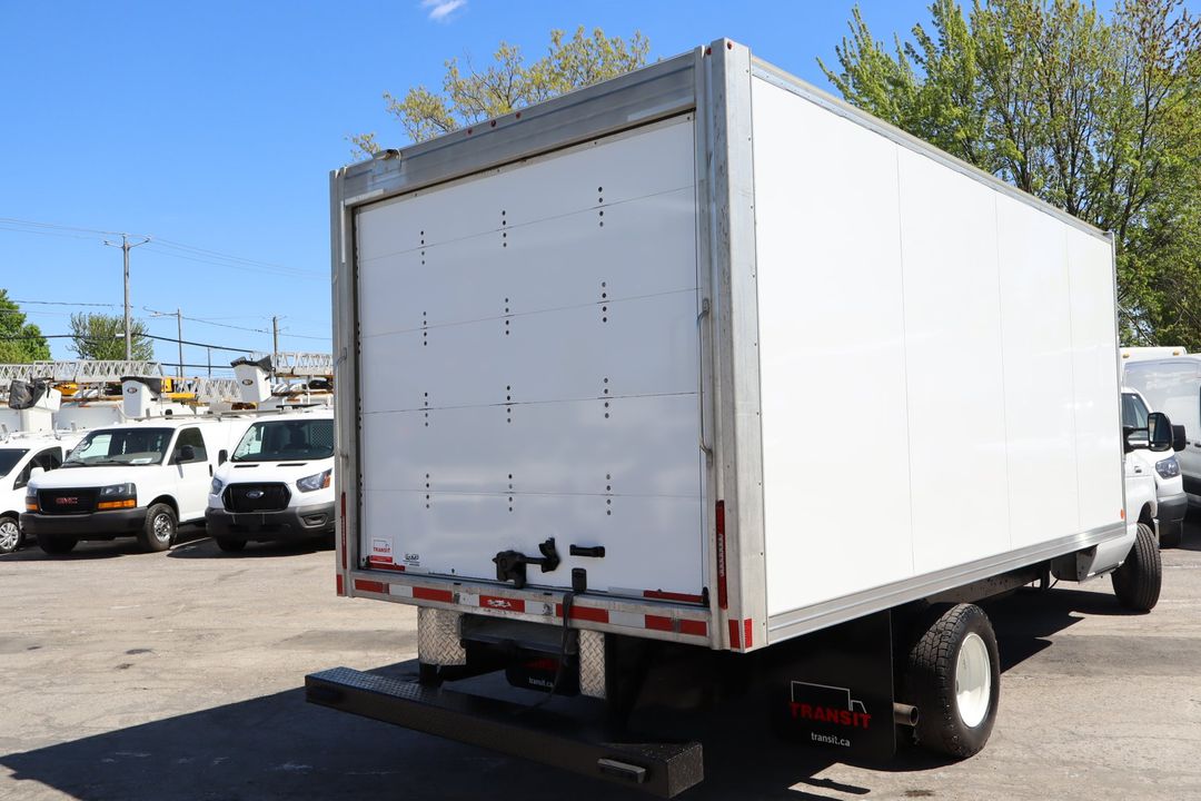 Ford E-Series Econoline Van 2022 - Image 4
