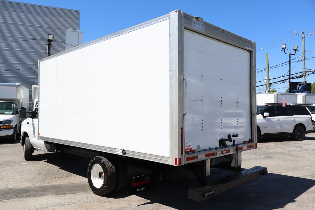 Ford E-Series Econoline Van 2022 - Image 14