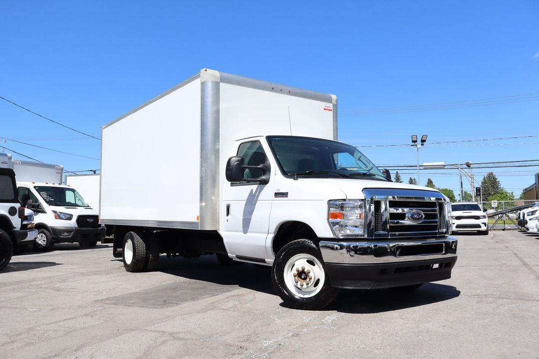 Ford E-Series Econoline Van 2022 - Image 2