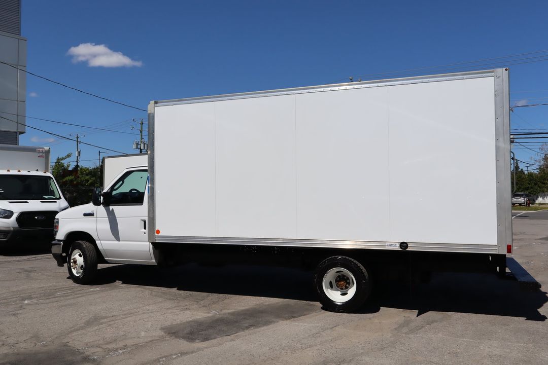 Ford E-Series Econoline Van 2022 - Image 16