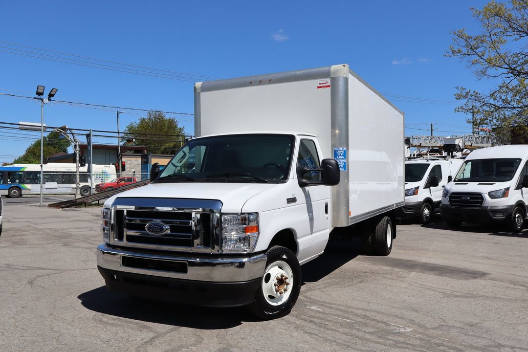 Ford E-Series Econoline Van 2022 - Image 17