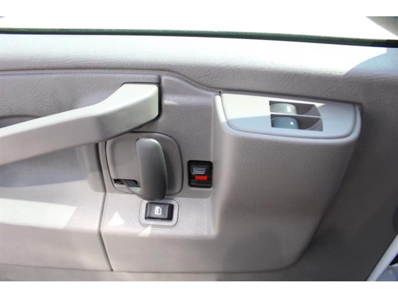 GMC Savana Cargo 2025 - Image 17