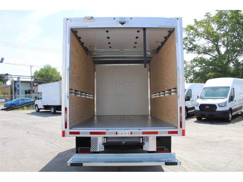 GMC Savana Cargo 2025 - Image 20