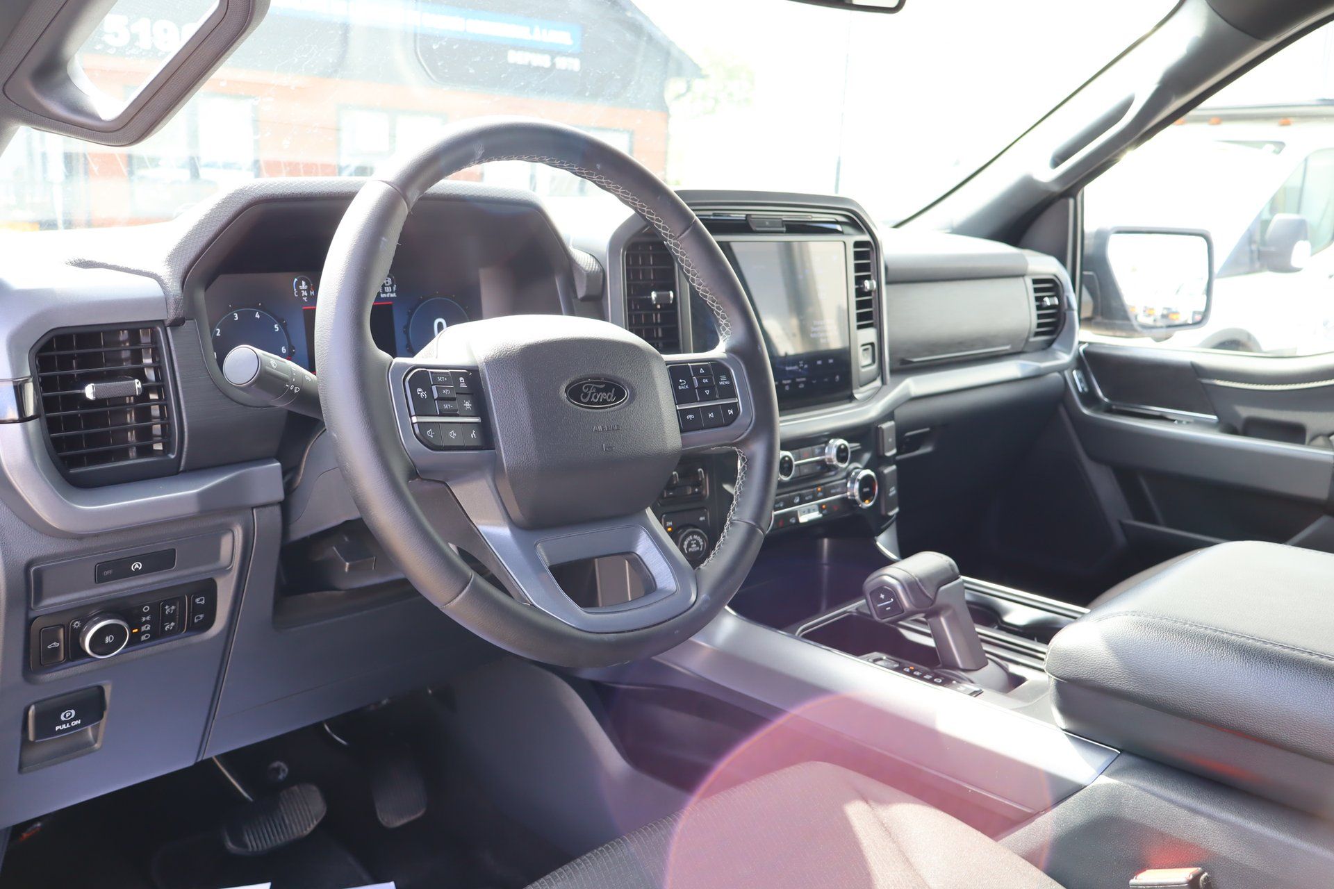 Ford F-150 2025 - Thumbnail 9