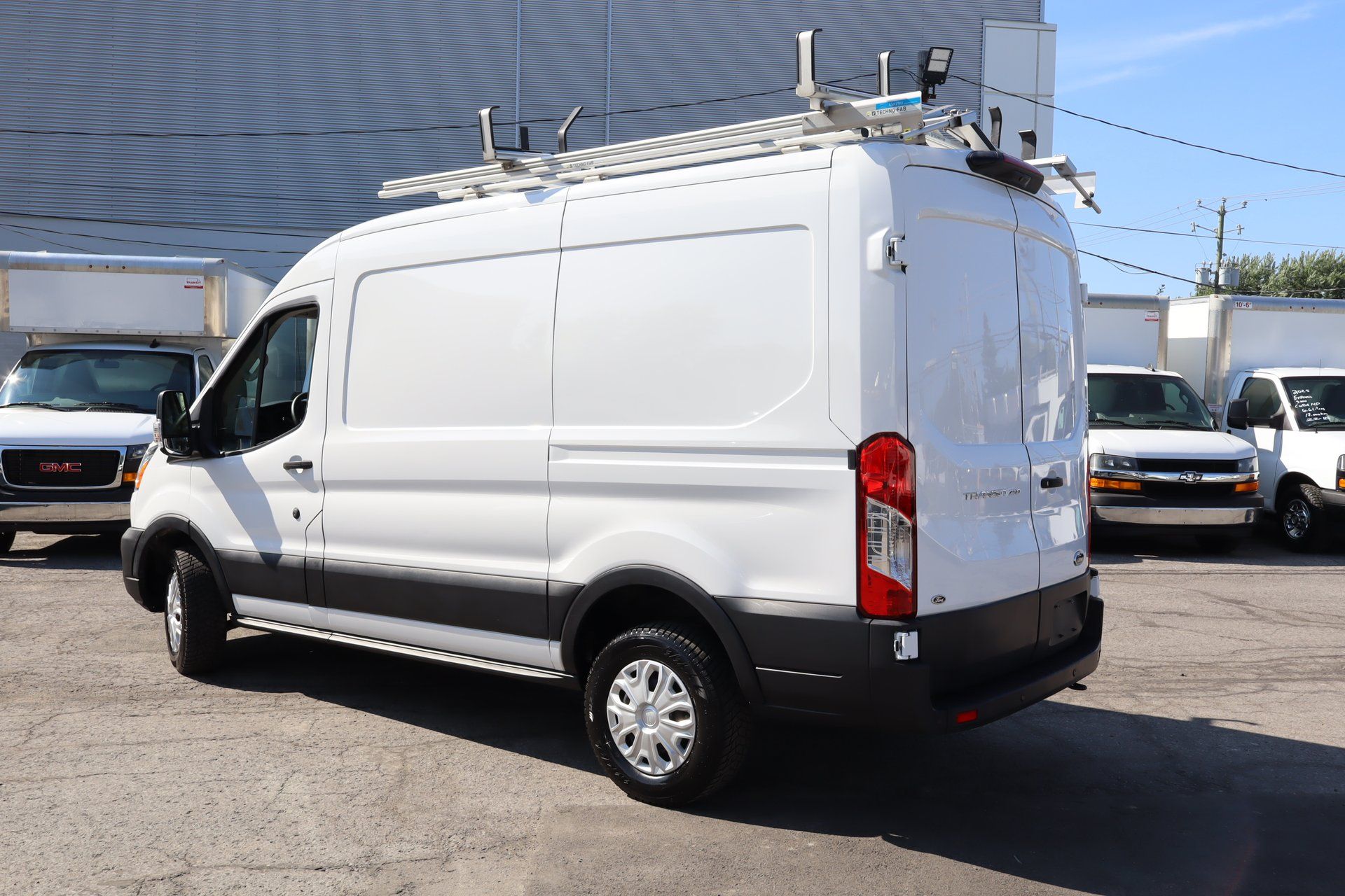 Ford Transit Cargo Van 2022 - Thumbnail 4