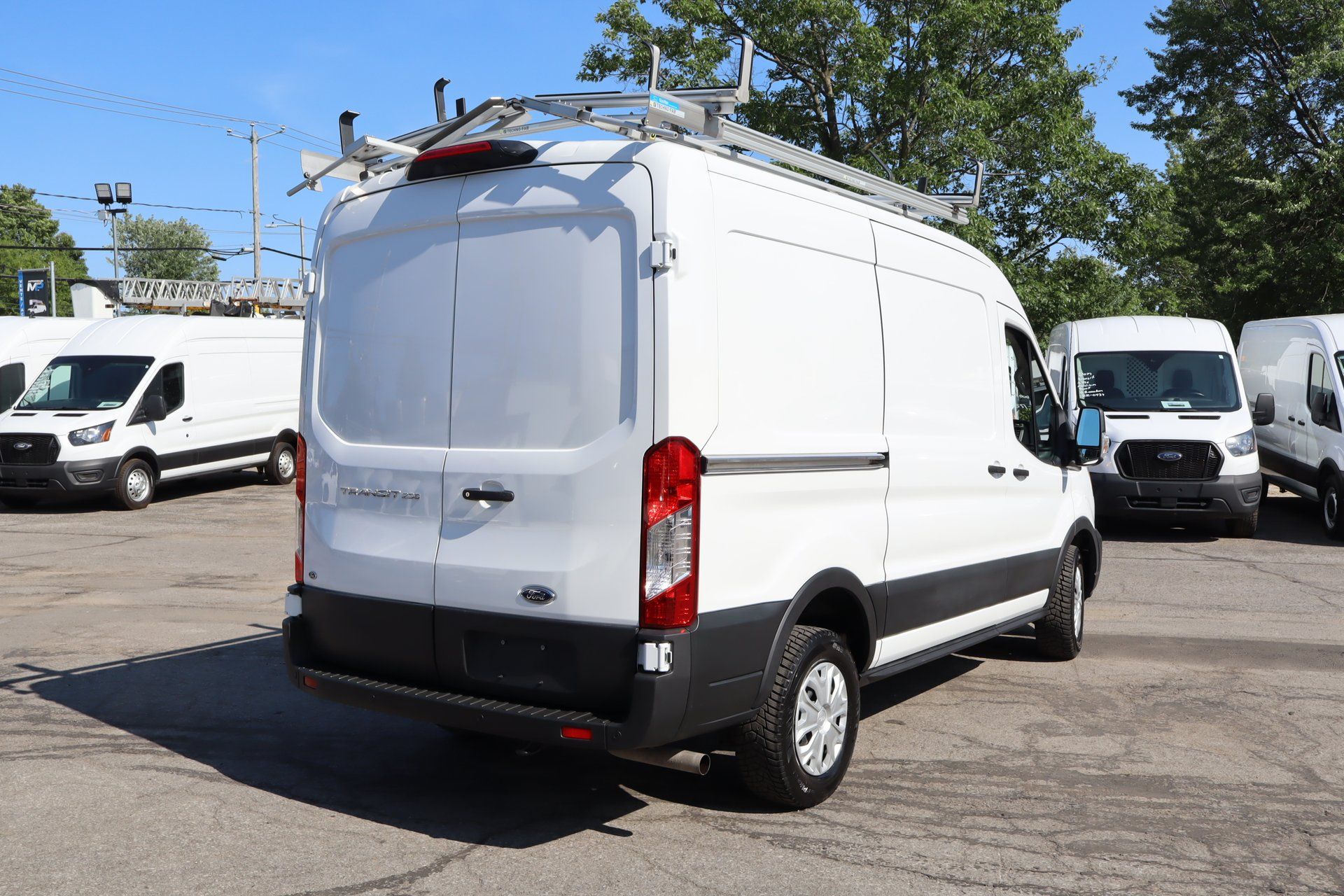 Ford Transit Cargo Van 2022 - Thumbnail 9