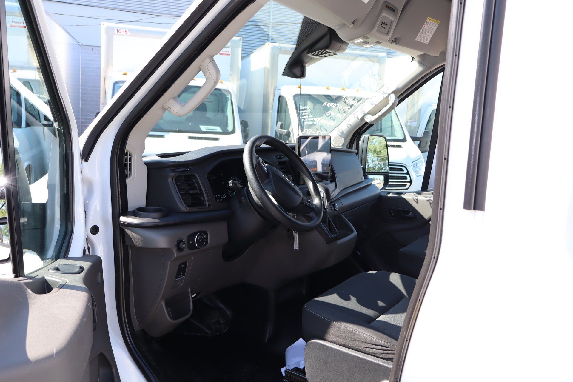 Ford Transit Cargo Van 2022 - Thumbnail 14
