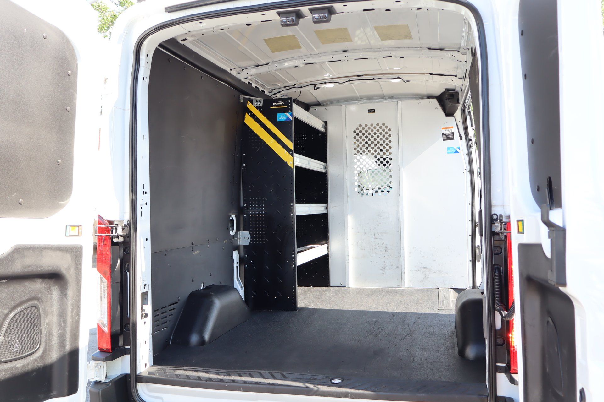 Ford Transit Cargo Van 2022 - Thumbnail 20