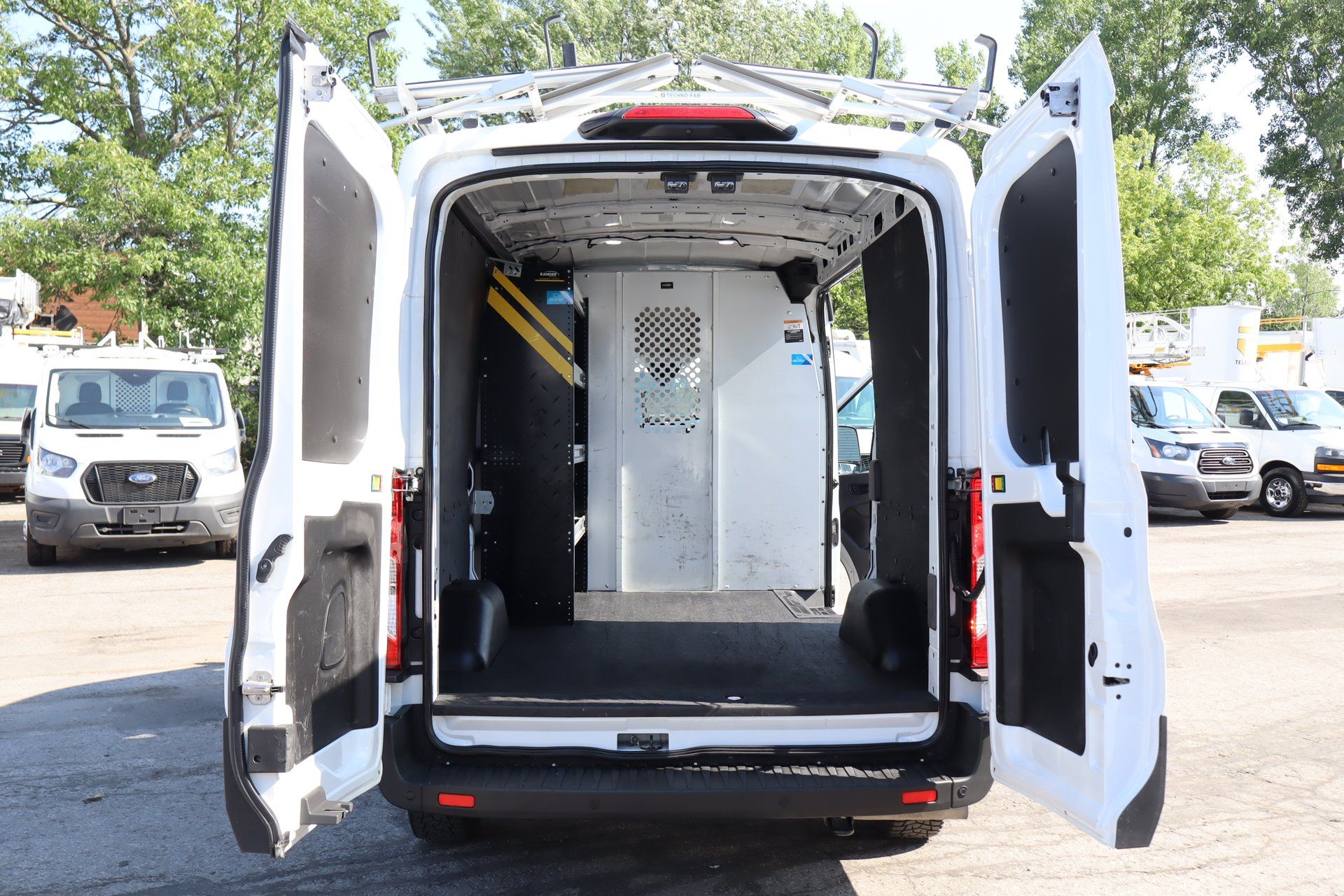 Ford Transit Cargo Van 2022 - Thumbnail 21