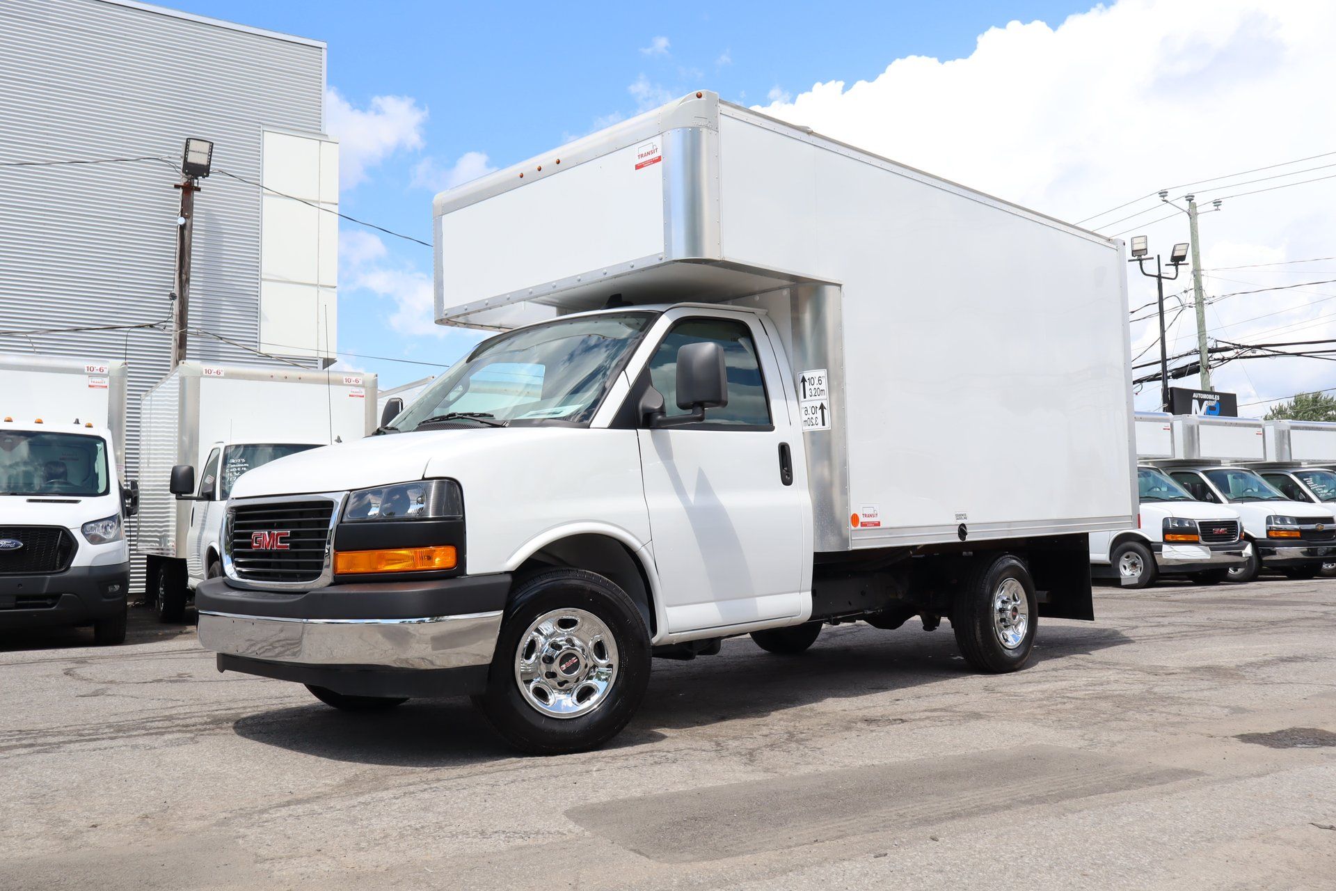 GMC Savana 2025 - Thumbnail 8