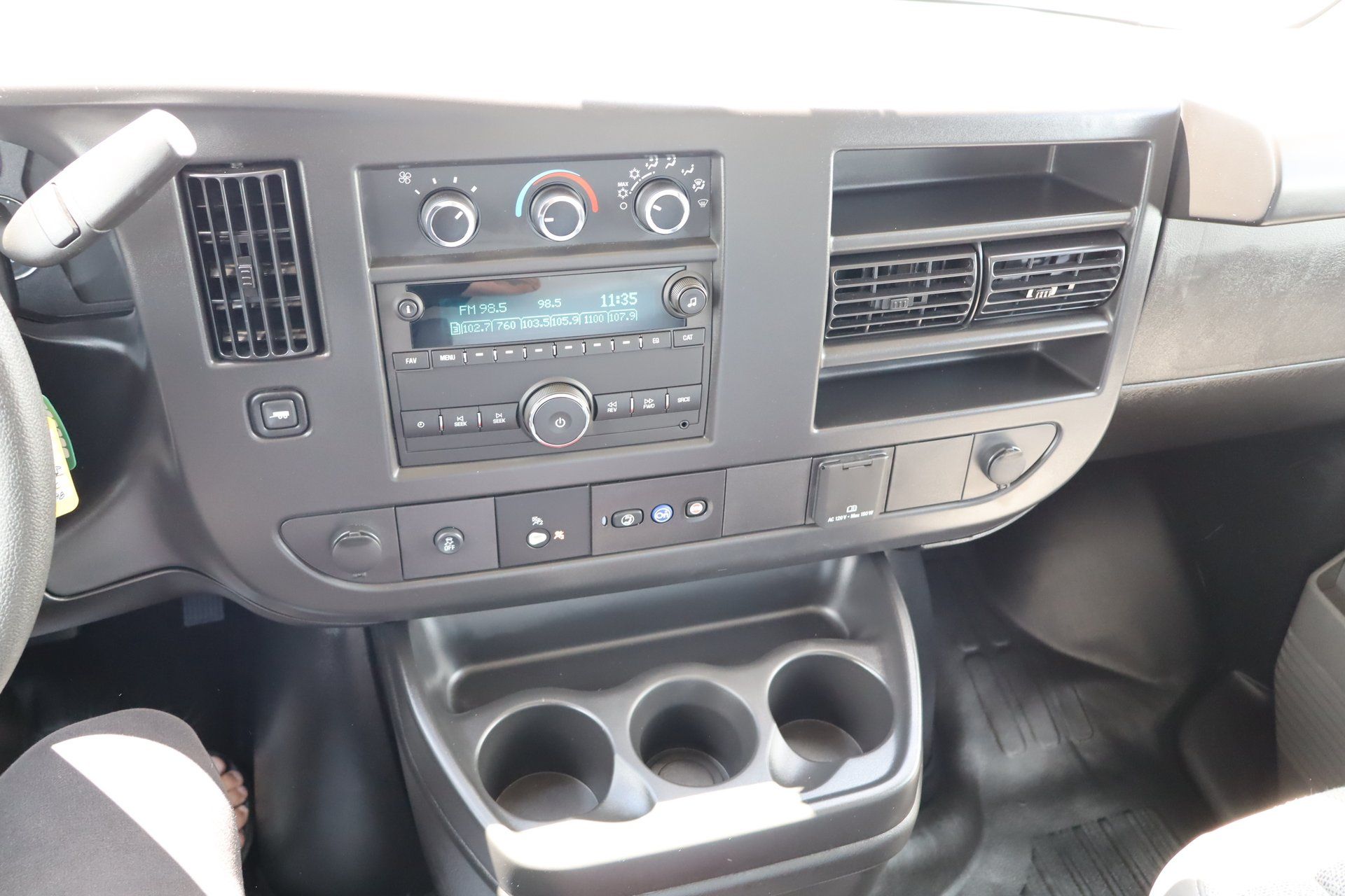 GMC Savana 2025 - Thumbnail 13